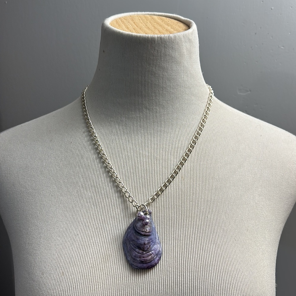 Dyed oyster shell necklace   #3 - Picture 7 of 8